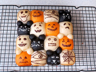 Funny and Funny [halloween Squeeze Buns] recipe