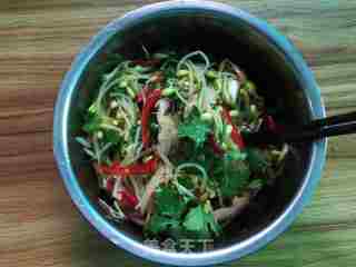 Bean Sprouts Mixed with Shiitake Mushrooms recipe