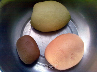 The Making Process of Distilled Jam Colorful Steamed Buns recipe