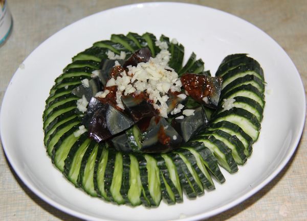 Minyi Cucumber Mix with Preserved Eggs recipe