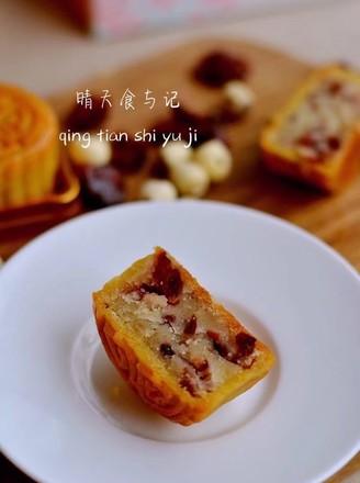 A Combination of Chinese and Western Cranberry and Lotus Paste Mooncakes!