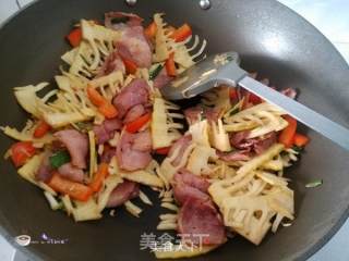 [homel] Stir-fried Bacon with Spring Bamboo Shoots recipe