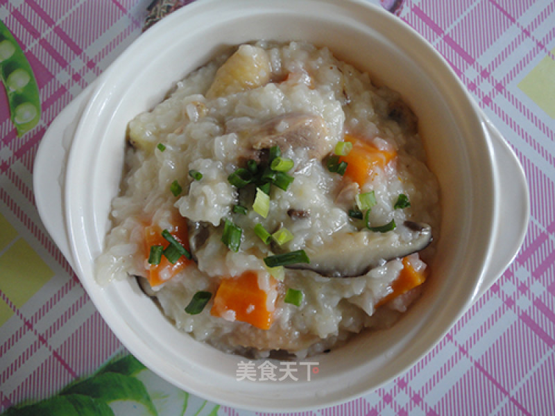Three Yellow Chicken Congee with Carrots and Mushrooms recipe