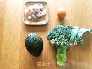 Low-calorie Salad with Avocado and Broccoli in Japanese Cuisine recipe