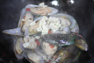 Mussels with Spicy Oyster Sauce recipe