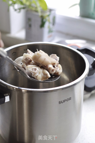Golden Needle Stewed Trotter recipe