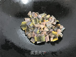 Stir-fried Eel Slices with Green Peppers recipe