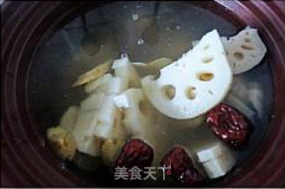 Homemade Nourishing Soup-lotus Root Pot Bone recipe