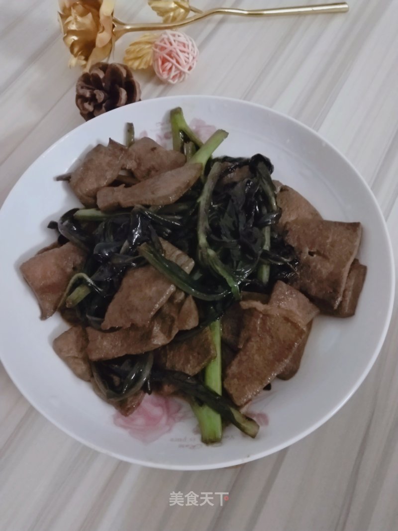 Stir-fried Pork Liver with Blood Skin Vegetables recipe