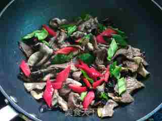 Stir-fried Pork Heart with Colored Peppers recipe