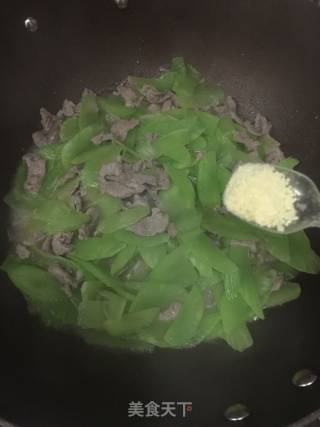 Stir-fried Pork with Lettuce recipe