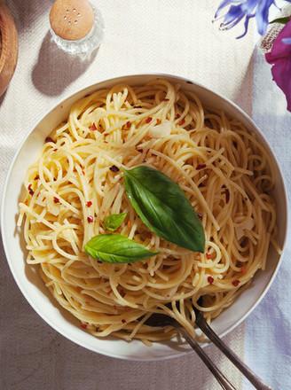 Pasta with Garlic and Olive Oil