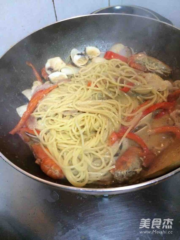 Seafood Spaghetti with White Sauce recipe