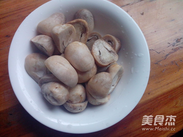 Stir-fried Straw Mushrooms with Green Peppers recipe