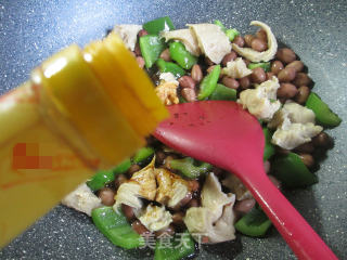 Fried Gluten with Light Pepper and Peanuts recipe