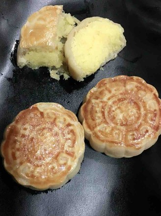 Cantonese Creamy Yellow Coconut Mooncake recipe