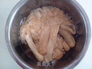 Stewed Polygonatum Black Chicken Soup with Bamboo Fungus recipe
