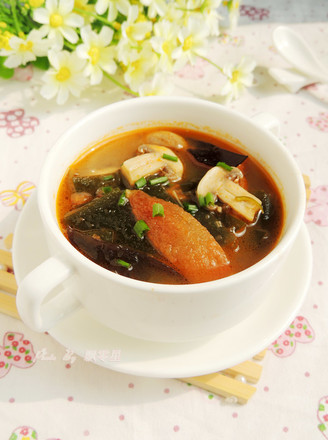 Tomato Fungus Seaweed Soup recipe