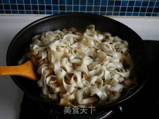 Braised Noodles with Beans recipe