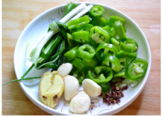 【winter Healthy Vegetables】fragrant Appetizer—boiled Yellow Bone Fish with Poached Egg recipe