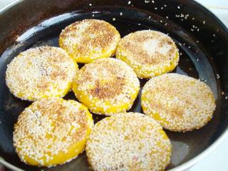 Sweet and Soft Sesame Fragrant Pumpkin Pie recipe