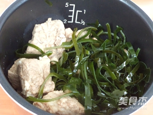 Seaweed Soy Pork Ribs Soup recipe