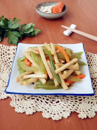 Stir-fried Celery with Bamboo Shoots recipe