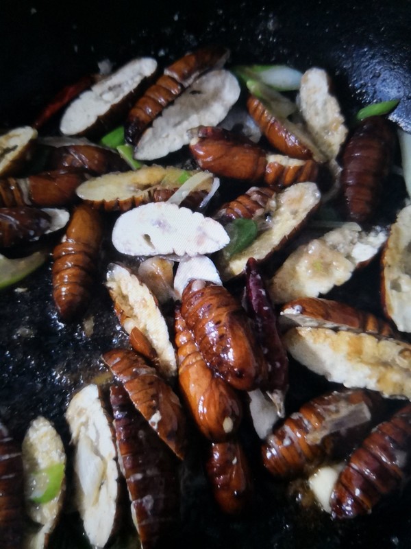 Scallion Silkworm Pupa recipe