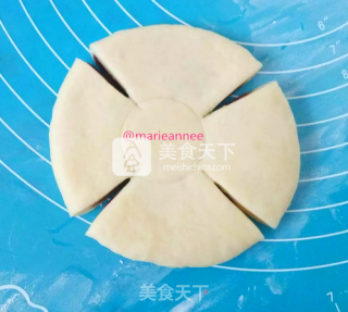 Hand Kneaded Bean Paste Flower Bread recipe