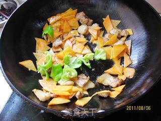 Stir-fried Pork Belly with Carrots recipe