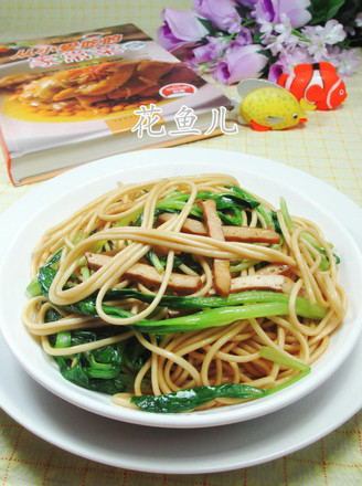 Stir-fried Noodles with Fragrant Dried Chicken and Vegetable