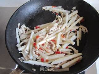 Stir-fried Shredded Pork with Pickled Pepper and Cold Potato recipe