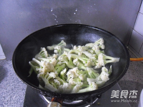 Braised Cauliflower with Dace in Black Bean Sauce recipe