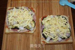 White Toast Turned into [toast Small Pizza] recipe