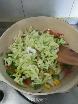 Stir-fried Cauliflower with Bell Peppers recipe