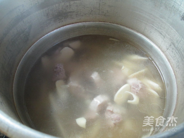 Mustard, Whip, Bamboo Shoot and Keel Soup recipe