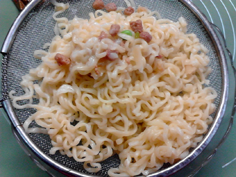 Fried Instant Noodles with Fried Sauce recipe