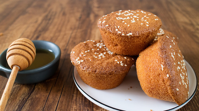 Very Simple Old-fashioned Honey Cake