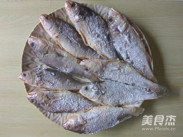 Braised Small Yellow Croaker in Korean Spicy Sauce recipe