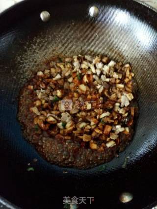 Noodles with Mushroom Meat Sauce recipe