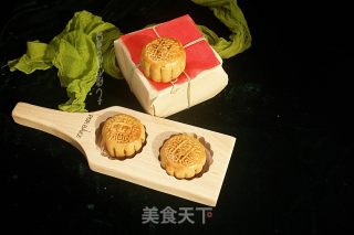 Cantonese Egg Yolk Mooncake recipe