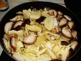 Stir-fry with Winter Mushrooms and Bamboo Shoots recipe