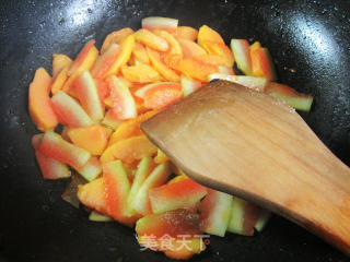 Stir-fried Papaya with Watermelon Peel recipe