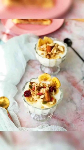 Banana Yogurt Parfait-sweet and Greasy recipe