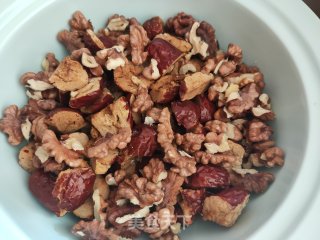 Steamed Walnuts with Red Dates recipe