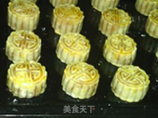 Creamy Pineapple Mooncake recipe