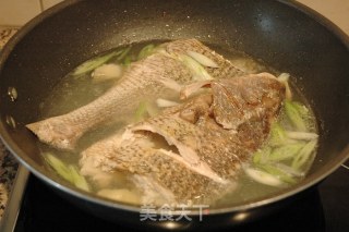 [zhejiang Cuisine] Soup is Delicious and Delicious Ningbo Flavor·yellow Croaker in Soup with Pickled Vegetables recipe