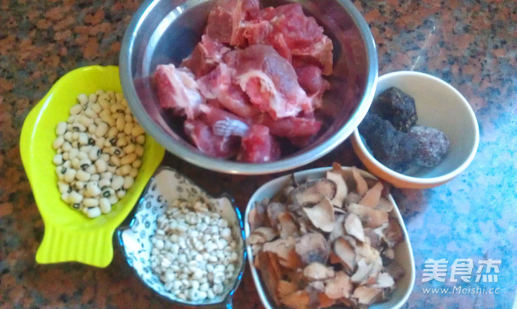 Poria Cocos Raw Pork Bone Soup recipe