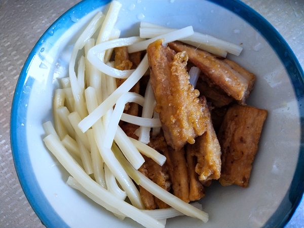 Steamed Crispy Pork with New Year's Eve Vegetables and Hard Vegetables recipe