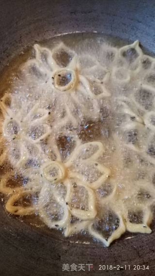 Sweet Potato and Black Sesame Fried Fruit recipe